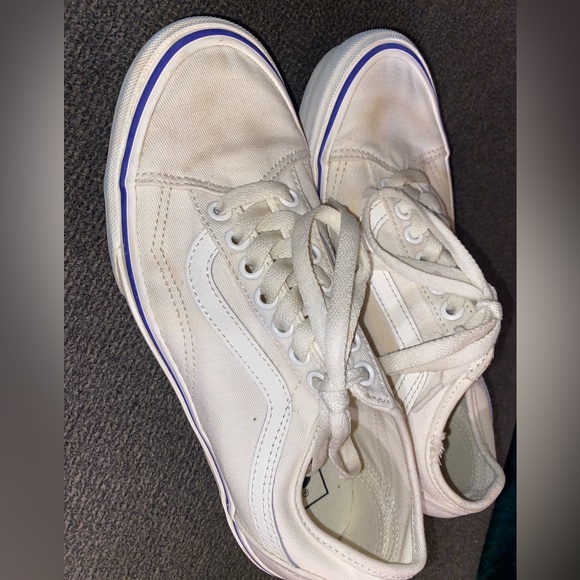 Vans - Picture 2 of 4